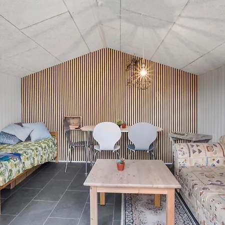 4 Bedroom Cozy In Holiday home *