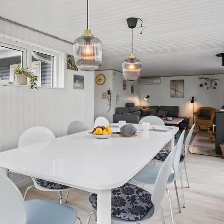 Holiday home 4 Bedroom Cozy In
