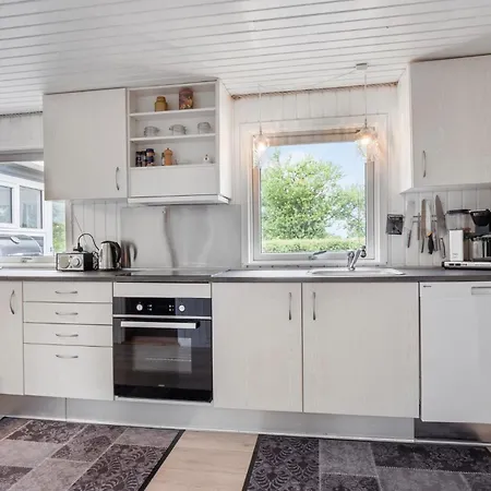 4 Bedroom Cozy In Semesterbostad *