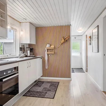 4 Bedroom Cozy In Holiday home