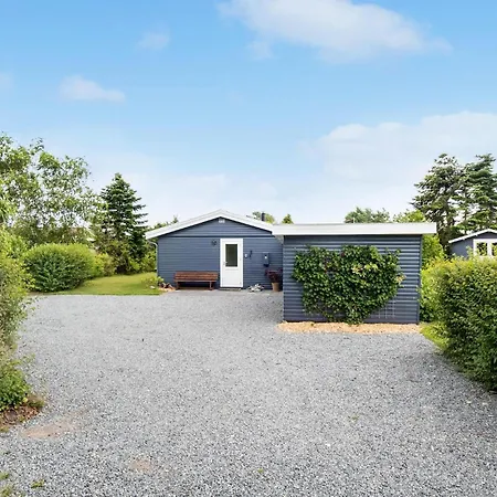 4 Bedroom Cozy In Holiday home