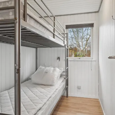 4 Bedroom Cozy In Holiday home *